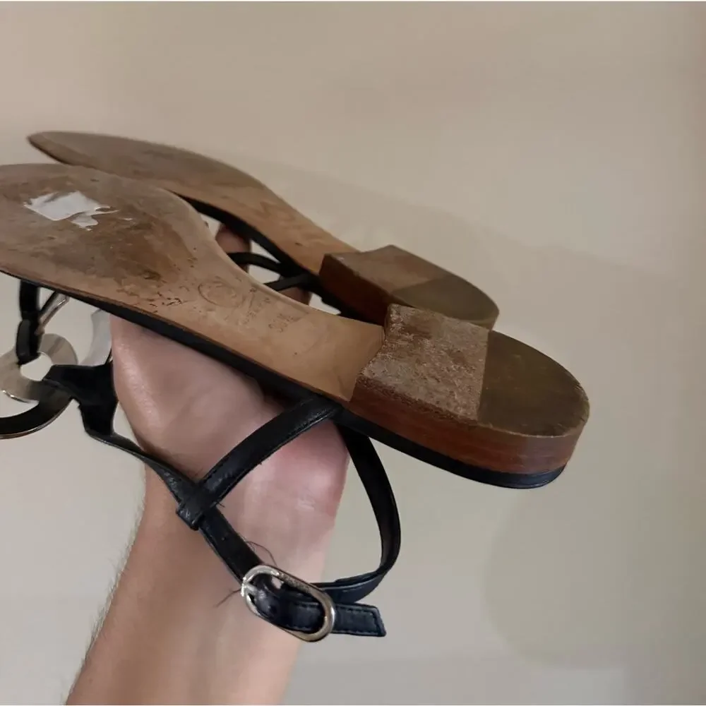 Vintage CHANEL black leather Thong sandals with Large CC metal logo sz 8.5